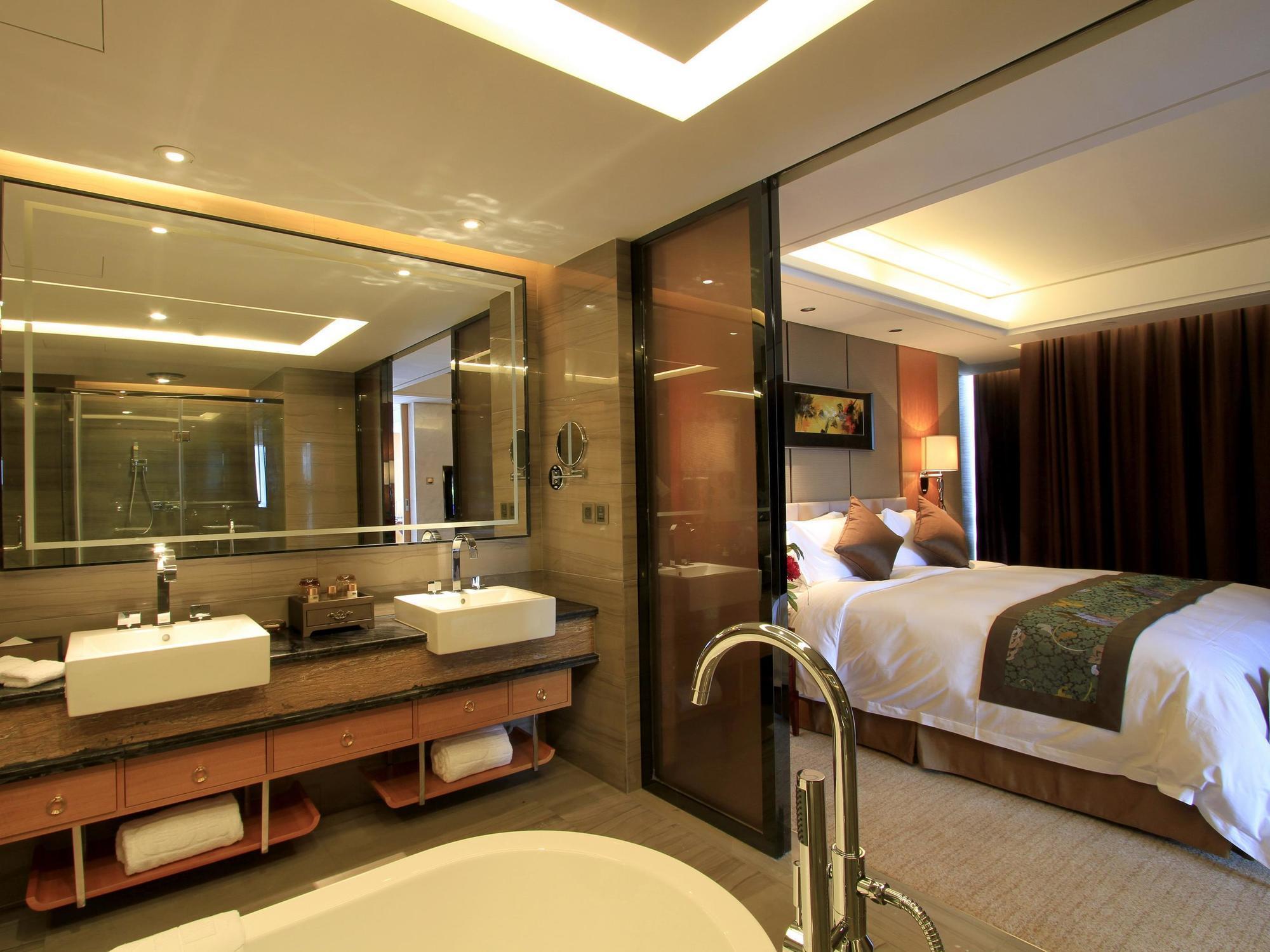 Zhangjiagang Zhonglian Gdh International Hotel Exterior foto